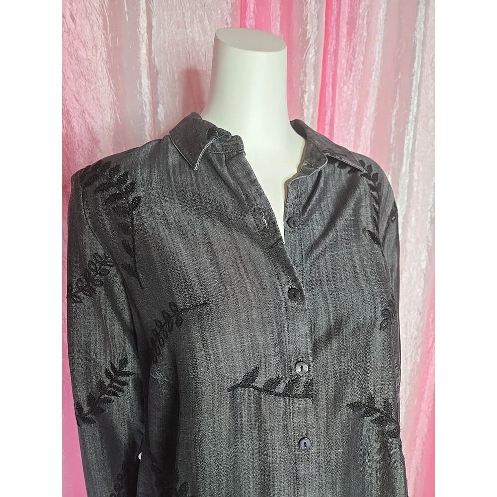Soft Surroundings Gray Embroidered Leaf Chambray Button Up Tunic Top Size Small - Picture 3 of 11